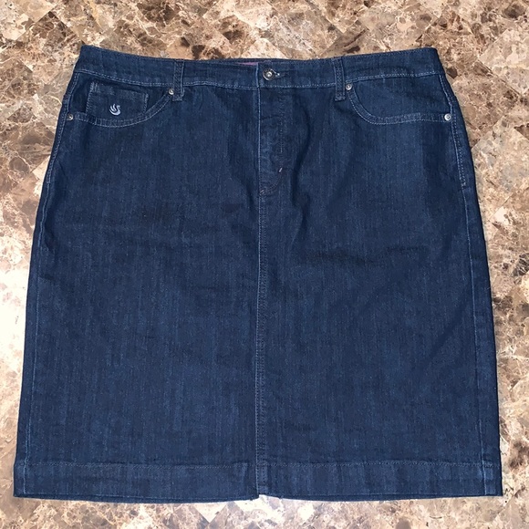 Gloria Vanderbilt Dresses & Skirts - Gloria Vanderbilt jean skirt with pocket detail, size 14, GUC